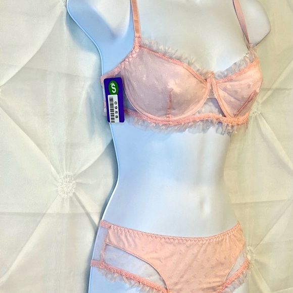 NWT Pink Lace Matching Bra and Panties Set- small - Picture 4 of 8